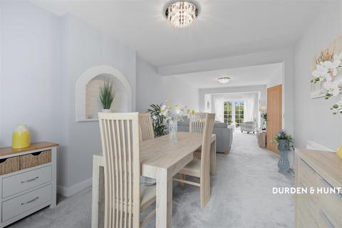 12 Deveron Way, Romford, RM1 4UL
