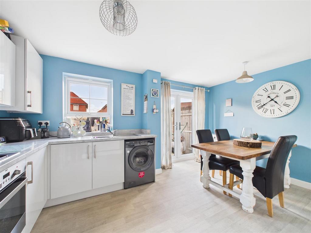 CAM03303 G0-PR0207-STILL006.jpg