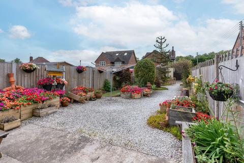 2 bedroom semi-detached house for sale, Redditch Road, Alvechurch, B48