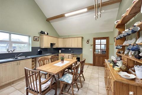 undefined, Y Croft, Llansaint, Kidwelly