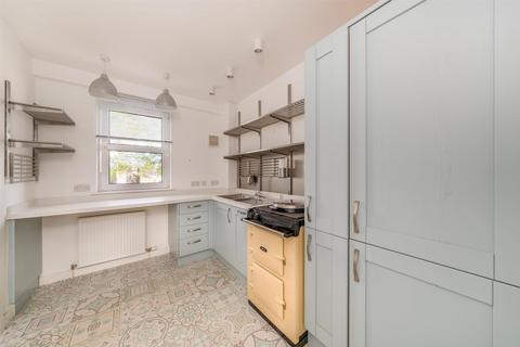 7 Abbey Close, Jedburgh, TD8 6BG