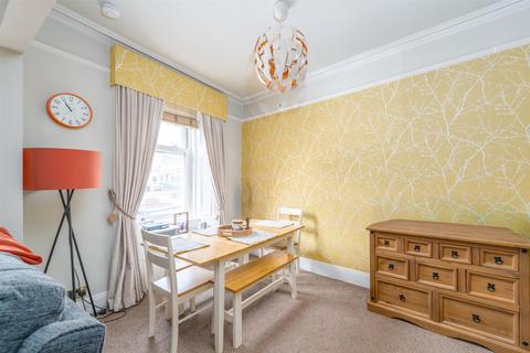 Jedvale, 2 Canongate, Jedburgh, TD8 6AJ