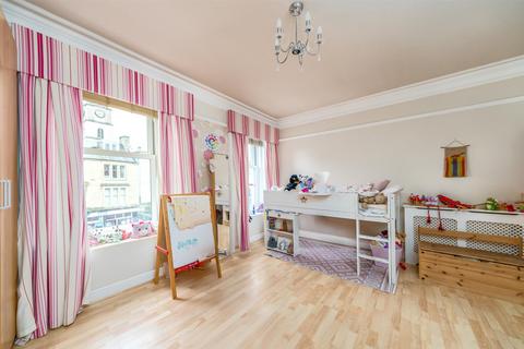 Jedvale, 2 Canongate, Jedburgh, TD8 6AJ