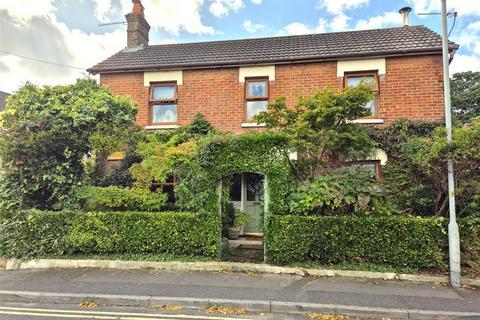 4 bedroom cottage for sale, Cromwell Road, Poole BH12