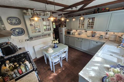 4 bedroom cottage for sale, Cromwell Road, Poole BH12