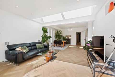 undefined, Kings Road, WALTON-ON-THAMES, KT12