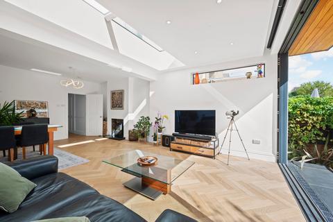 undefined, Kings Road, WALTON-ON-THAMES, KT12