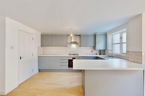 4 bedroom terraced house for sale, Plough Way, London, SE16