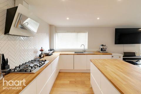 2 bedroom apartment for sale, Lucerne Close, London