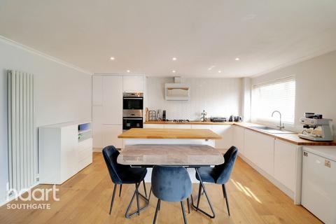 2 bedroom apartment for sale, Lucerne Close, London