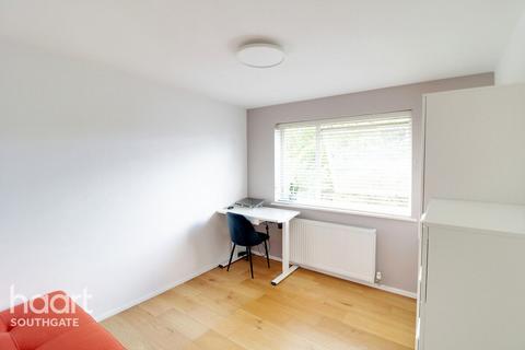 20 Lucerne Close, London, N13 4QJ
