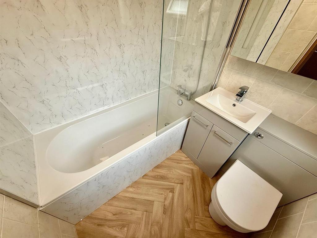 En-Suite Bathroom