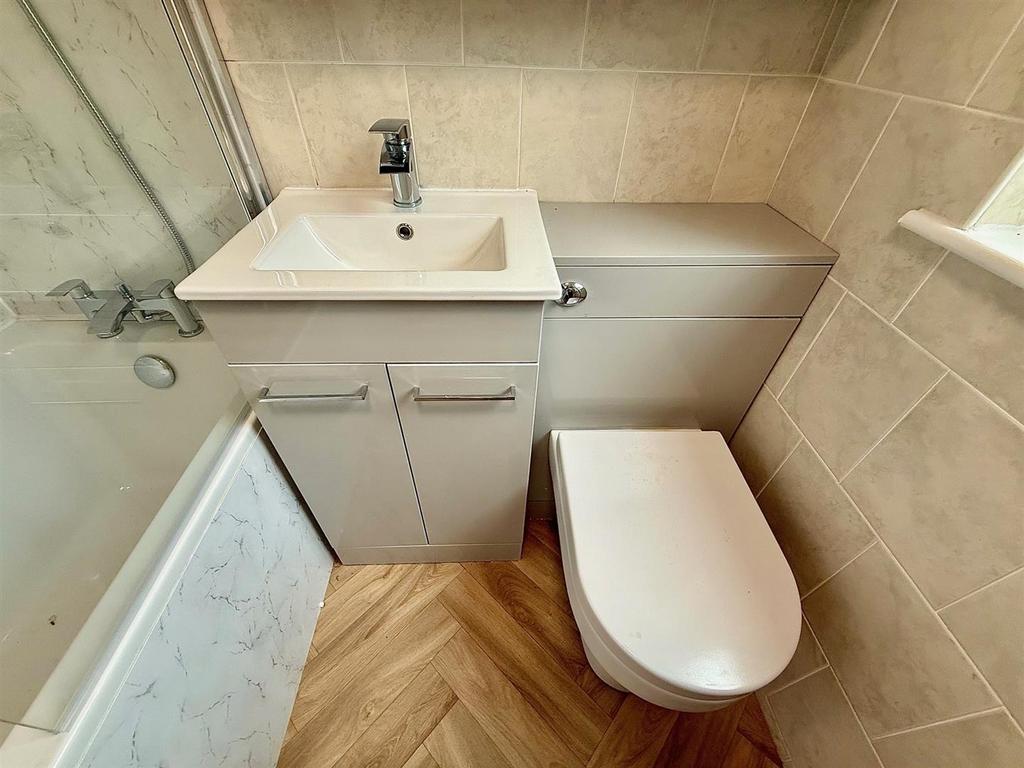 En-Suite Bathroom