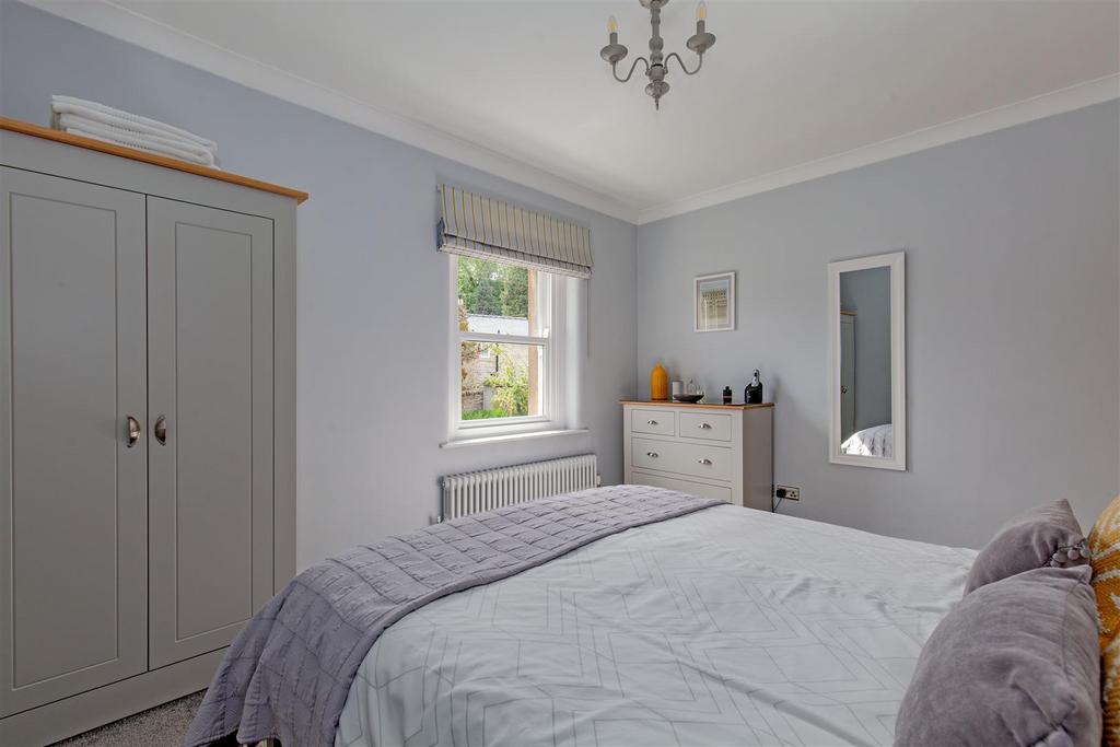 Bedroom 1-2.jpg
