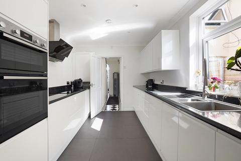 3 bedroom end of terrace house for sale, Harvey Road, Rainham
