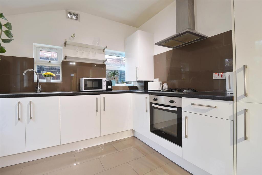 111 LR Kitchen 1.jpg