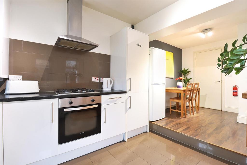 111 LR Kitchen 4.jpg