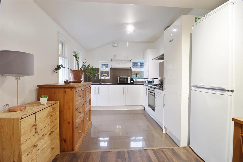 111 LR kitchen 7.jpg