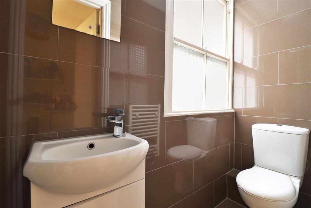 111 LR Ground FL Bathroom 1.jpg