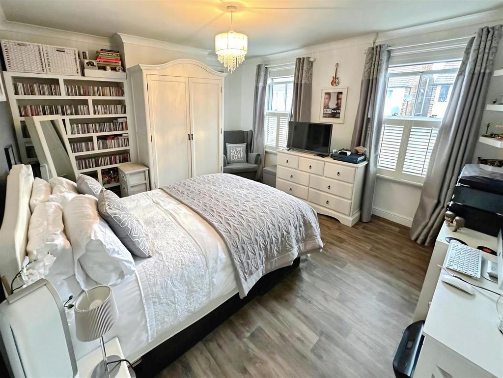 6644102f-Bedroom 202.jpg