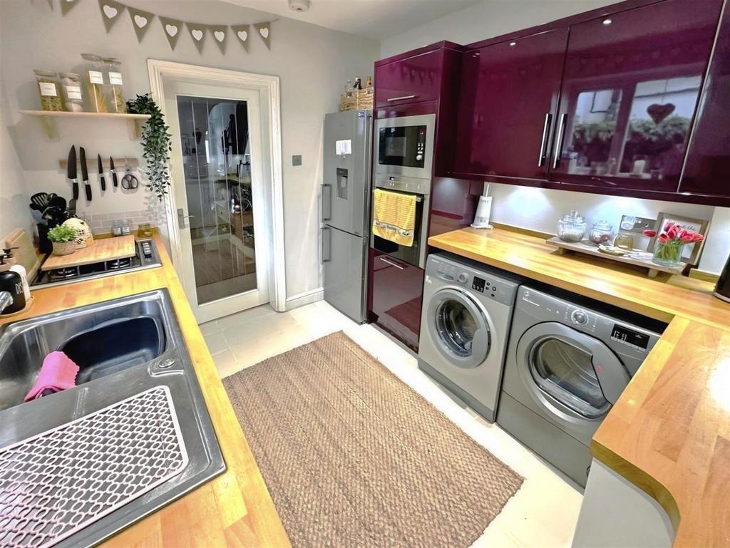 5ddab1ef-Kitchen 202.jpg