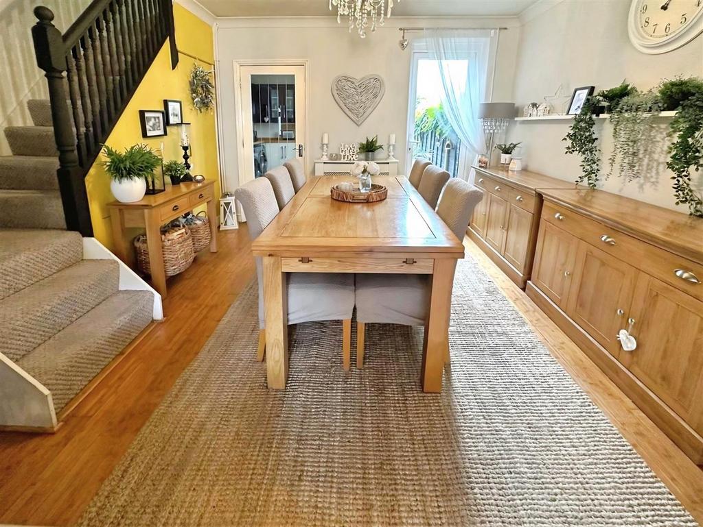 3897804c-Dining 20 Area.jpg
