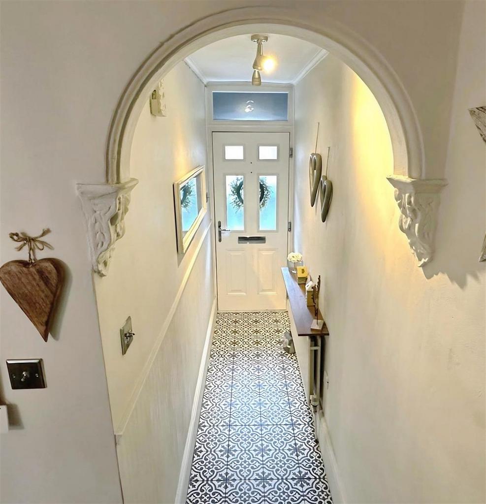 12c3ac5c-Hallway.jpg