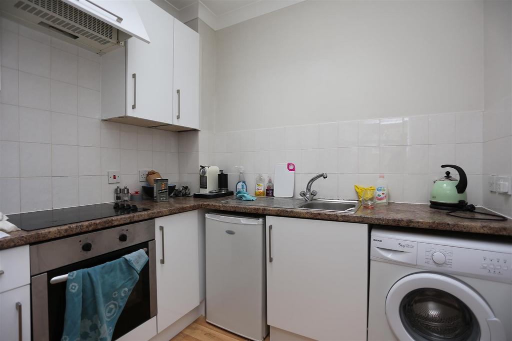 4, 69-70 East Street Kitchen.JPG