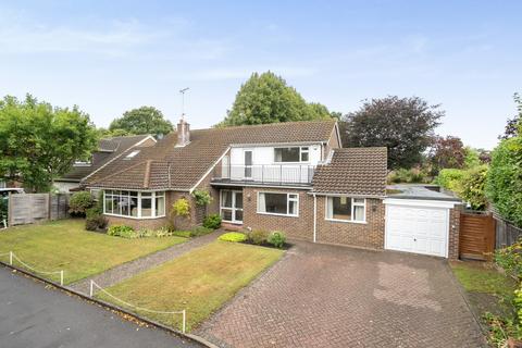 Woodlawn Grove, Horsell, GU21