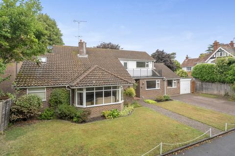 Woodlawn Grove, Horsell, GU21