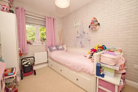 2 Crossway, Broadstairs, CT10 1FD