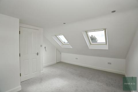 4 bedroom terraced house for sale, Neville Road, Ilford, IG6