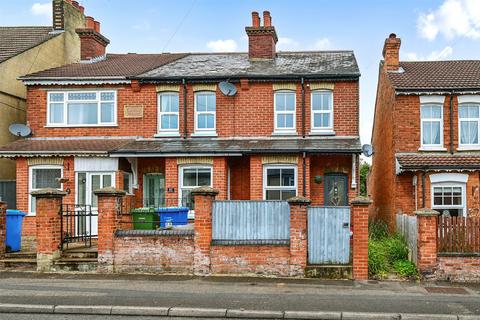 2 bedroom end of terrace house for sale, Holly Road, Hampshire GU12