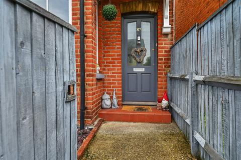 2 bedroom end of terrace house for sale, Holly Road, Hampshire GU12