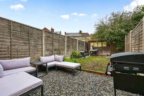 2 bedroom end of terrace house for sale, Holly Road, Hampshire GU12