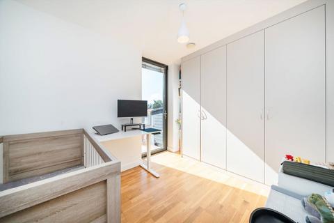 2 bedroom flat for sale, Ealing Road, Brentford TW8