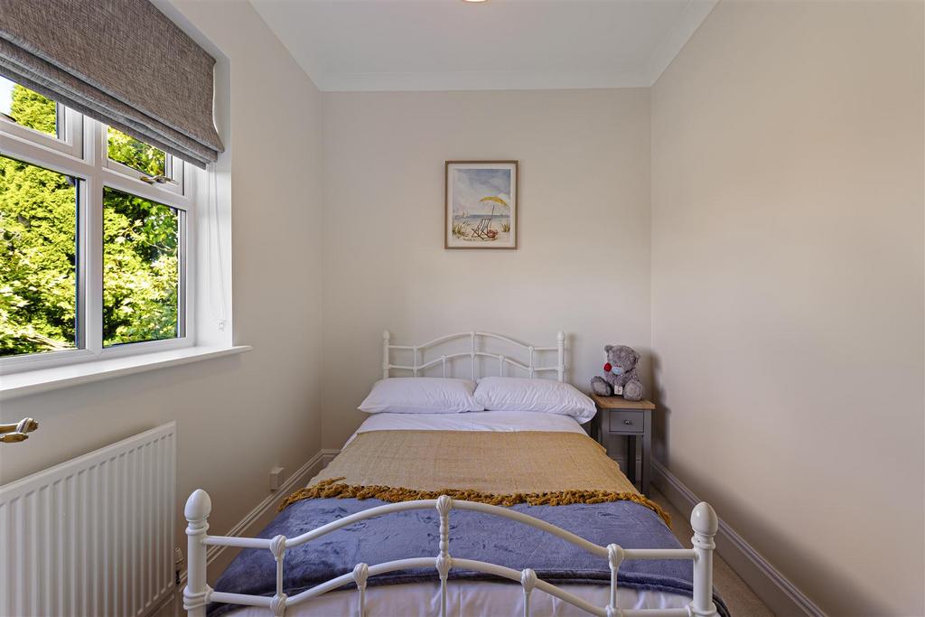 34 Lakeside 70.jpg