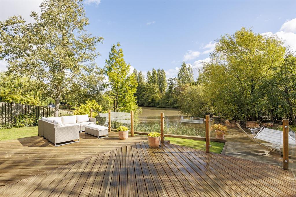 Lakeside Externals 3.jpg