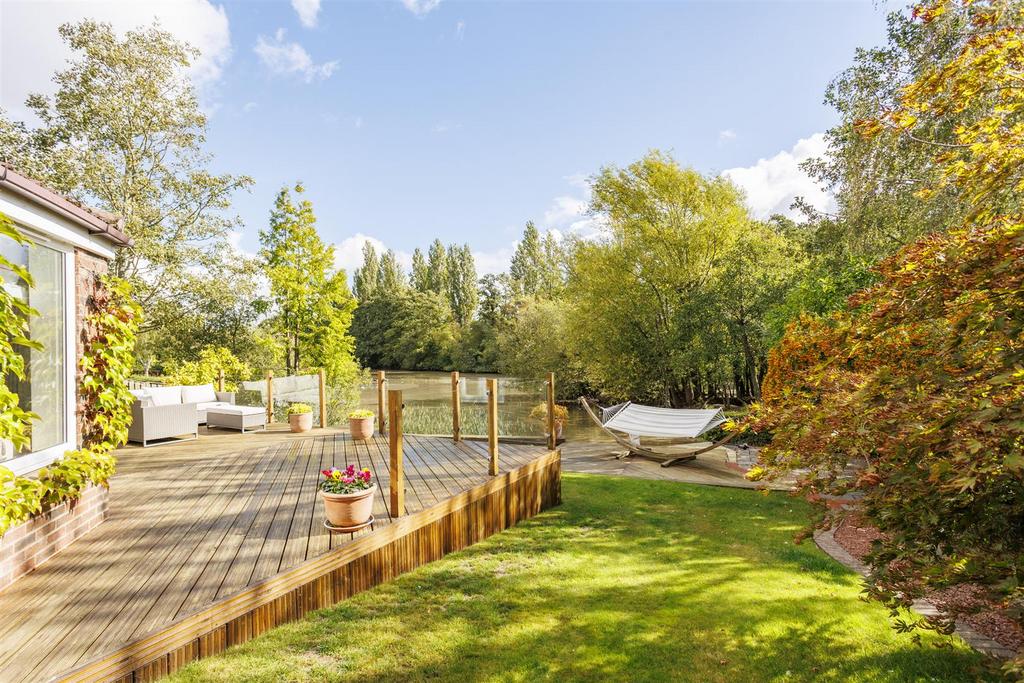 Lakeside Externals 7.jpg