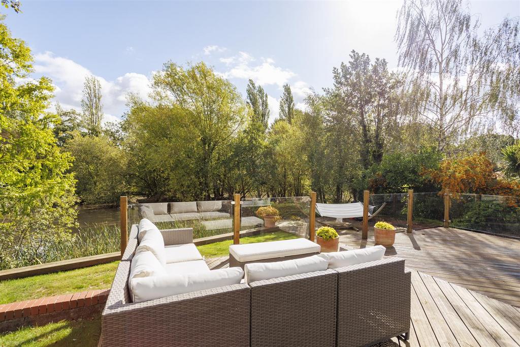 Lakeside Externals 5.jpg