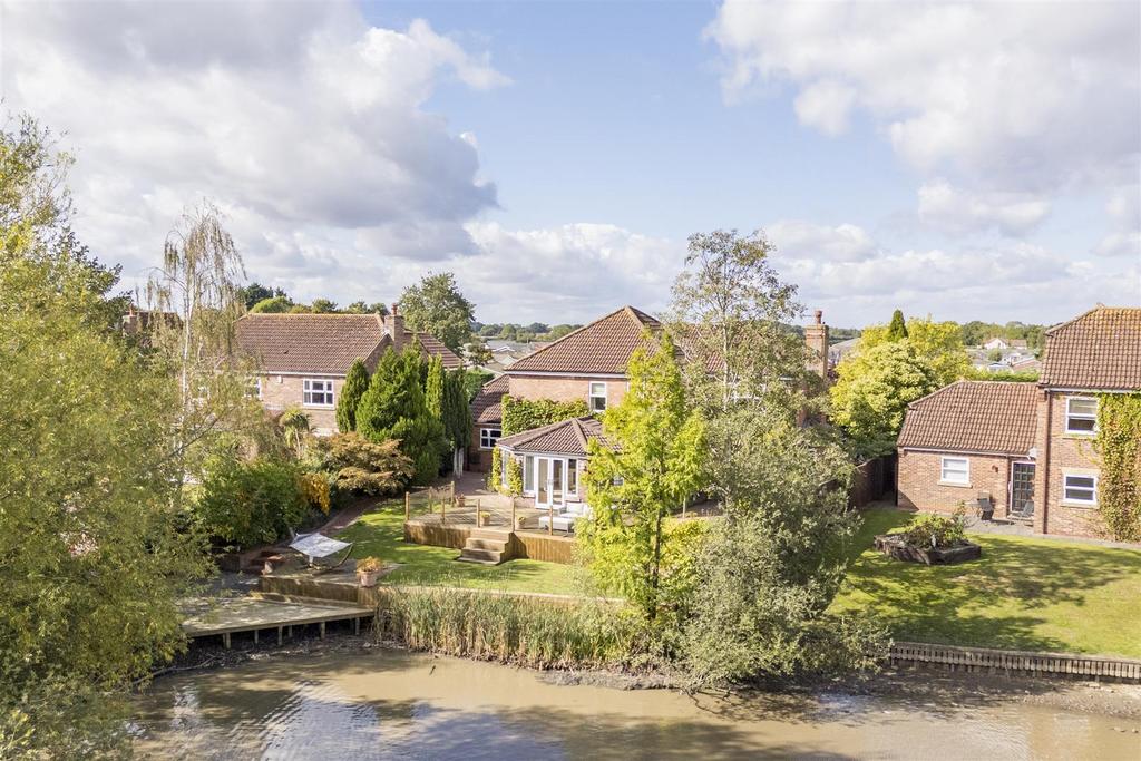 Lakeside Externals 25.jpg