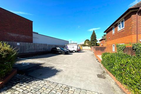 6, Courtlands Bewdley Street, Evesham, WR11 4AD