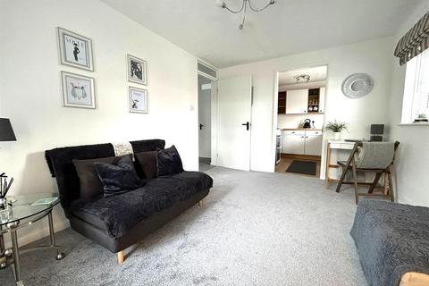 6, Courtlands Bewdley Street, Evesham, WR11 4AD