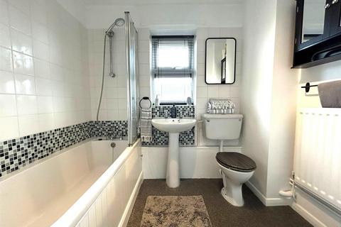6, Courtlands Bewdley Street, Evesham, WR11 4AD