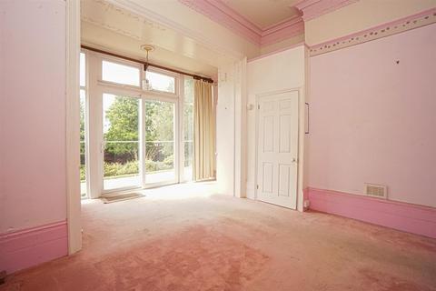 2 bedroom flat for sale, Gresham Way, St. Leonards-On-Sea