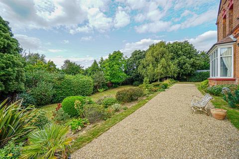 2 bedroom flat for sale, Gresham Way, St. Leonards-On-Sea