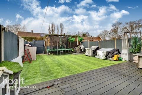undefined, Ross Close, Hatfield