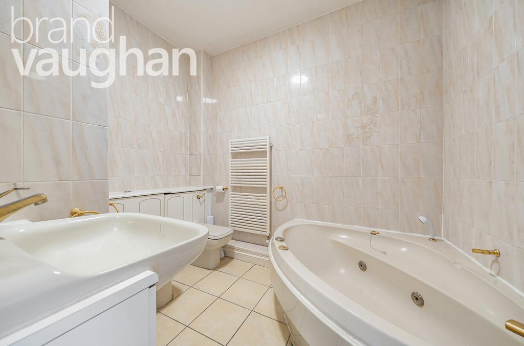 En-Suite Bathroom