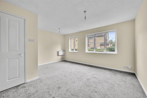 2 bedroom flat for sale, Kingfisher Way, Neasden