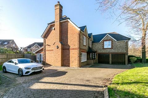 6 bedroom detached house to rent, Netherne Drive, Coulsdon, CR5